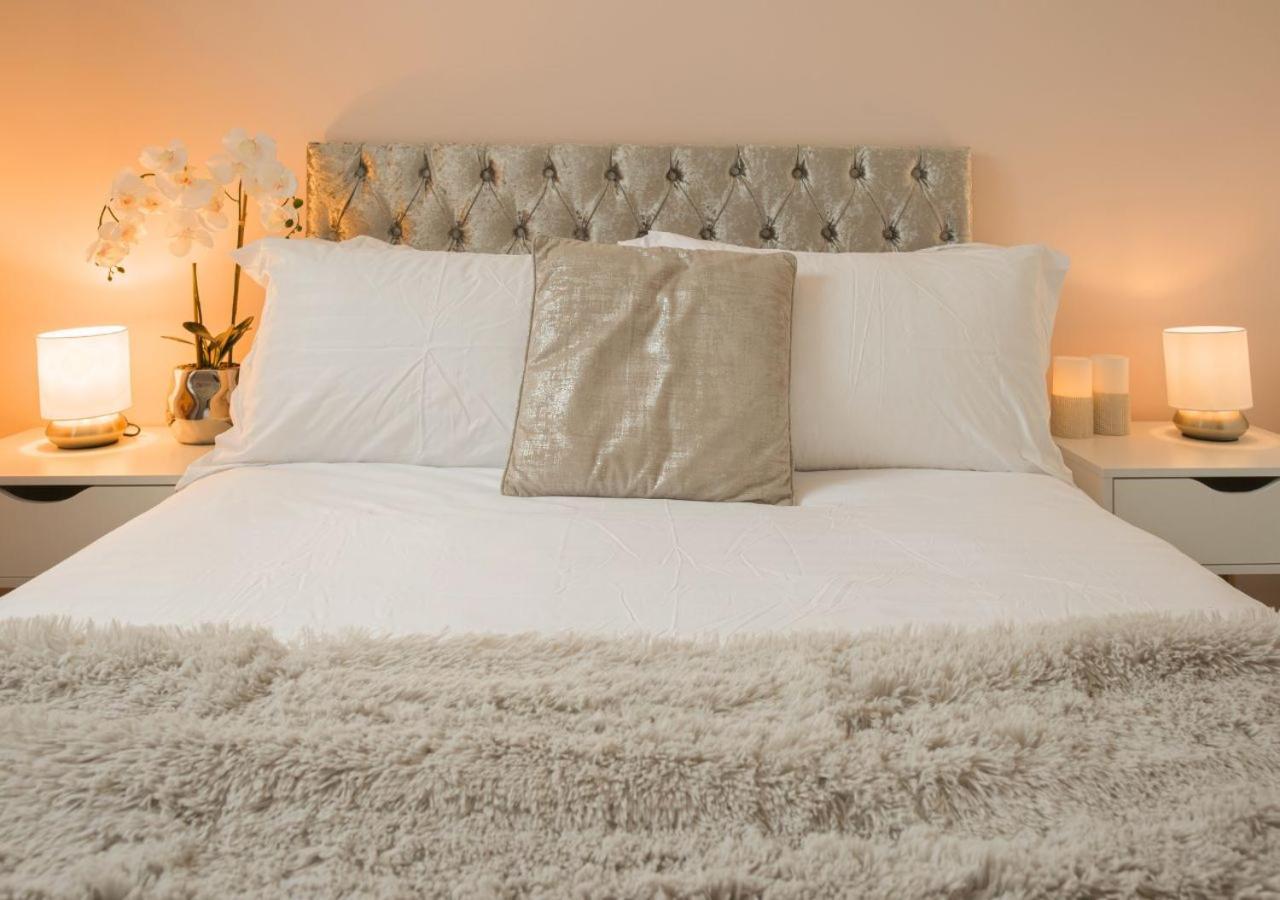 Вилла Stunning 2 Bed With Private Patio And Free Parking Челтенхам Экстерьер фото