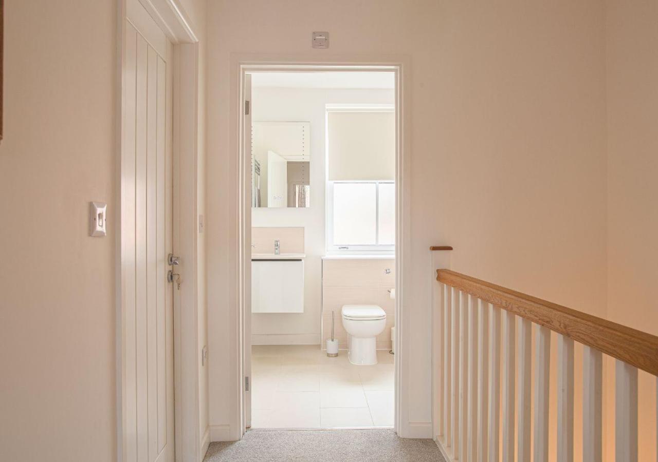 Вилла Stunning 2 Bed With Private Patio And Free Parking Челтенхам Экстерьер фото